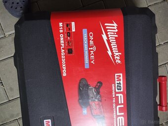 MILWAUKEE M18 FUEL™ ONE-KEY™ 230 mm veľká uhlová brúska - 6