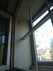 Staré okná s mrežami - 6