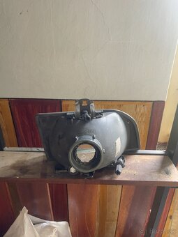 Predám ľavý predný reflektor Valeo originál na Ford Fiesta 2 - 6