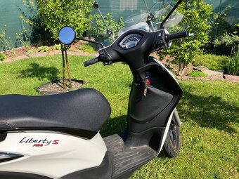 PREDAM SKUTER PIAGGIO LIBERTY 125 ABS - 6