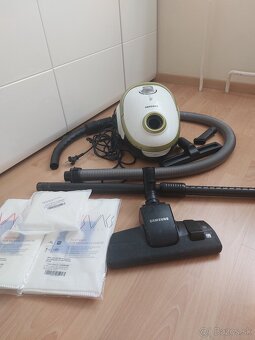 Vysávač zn. Samsung - 6