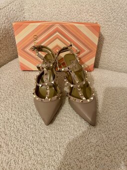 Predam ikonicke sandale Valentino - 6