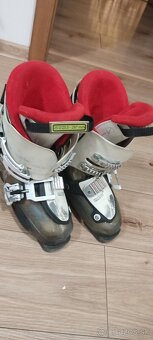 Lyže Atomic 130 cm, lyžiarky, prilba a lyžiarske okuliare - 6