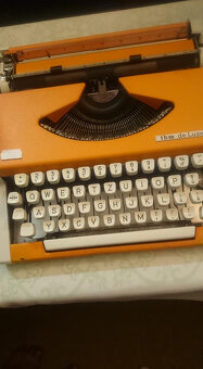 Písací kufríkový stroj Consul - 6