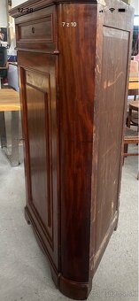 stará vysoká rohová komoda - 6