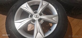 Predám zimny komplet Toyota CH-R 5x114,3 R17 ,215/60 R17 - 6