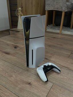 Predám PlayStation 5 Slim – TOP stav + hry - 6