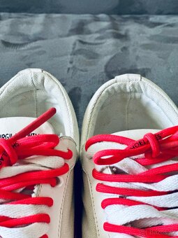 Off-white SBVulcanized 43 - 6
