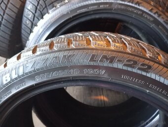 255/40/19 - 6