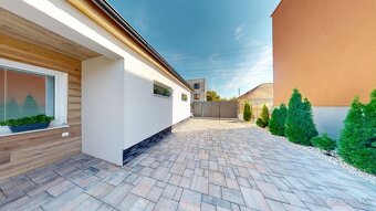 Moderný rodinný dom s bazénom a vínnou atmosférou – Strekov - 6