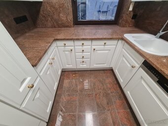 Moderná kuchynská linka so spotrebičmi - 6