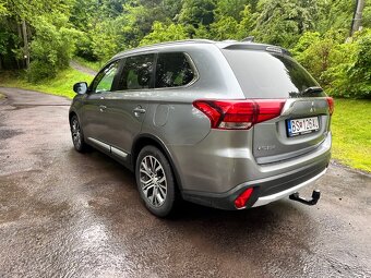 Mitsubishi Outlander 2.2 DI-D AT 4x4 2017 plna historia - 6