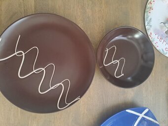 Dizajnové hnedé a modré taniere - 6