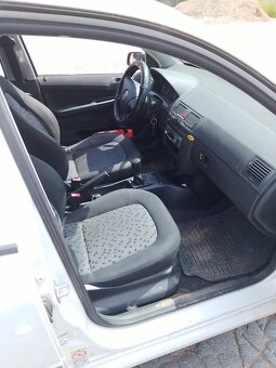 Predam skoda fabia 1.4.benzin rocnik 2001 - 6