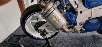 SUZUKI GSX 750 R - 6
