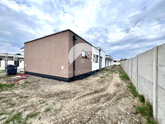 Reality KOMPLEX s.r.o. ponúka na PREDAJ 5 izbový rodinný dom - 6