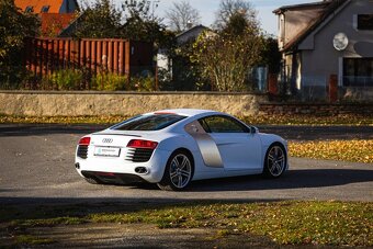 Audi R8 2010 - 6