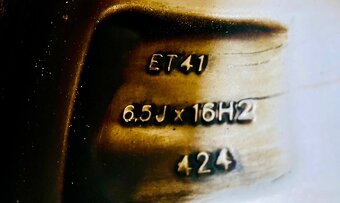 Škoda Nyota R16 6,5J x 16“ ET 41 ORIGINÁL 215/60 R16 5x112 - 6