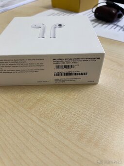 Apple airpods 2 s bezdrotovym nabíjacím puzdrom - 6