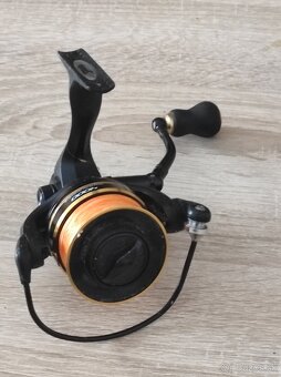 Rybársky prút dvojdielny a dva navijáky - 6