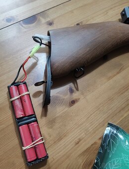 Airsoft Thompson M1928A1 (CYMA CM.051) + výkonná batéria
- 6