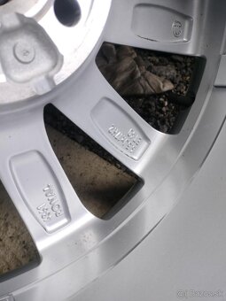 4ks alu disky orig. Škoda 5x100 R17 zanovne pneu 205/55 r17 - 6