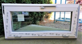 Predám plastové okno, biela, zlatý dub, sivá - 6