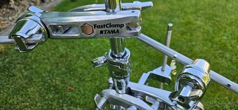 Stojany na mikrofóny, svetla, mix pulty, noty atď. - 6