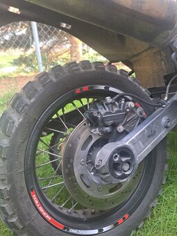 Triumph Tiger 885i - 6