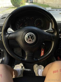 VW Golf 4 2.3 V5 - 6