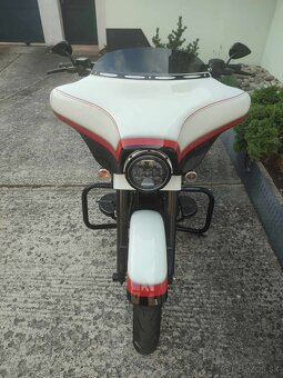 HARLEY DAVIDSON FLHX CUSTOM SPECIAL - 6