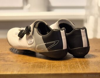 Tretry Shimano RC702 44 White Carbon - 6