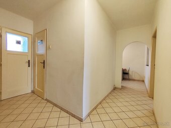 Priestranný 2+1 izbový byt blízko centra Kysuckého Nové - 6