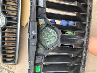 maska skoda octavia ii 2 08-13 mrizka znak - 6