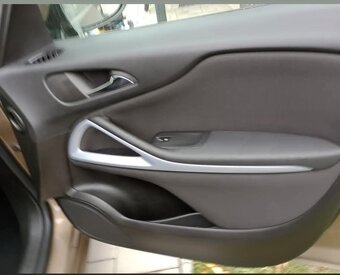 Na predaj Opel Zafira Tourer Rok výroby: 2014 Motor: 1.6 C - 6