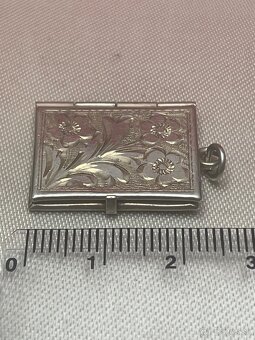 starozitny strieborný medailon - 6