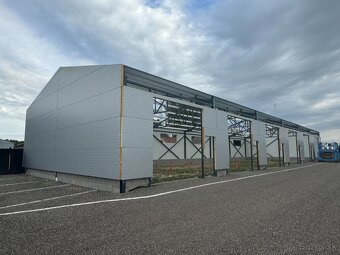 KONŠTRUKCIA HALY 12m x 30m x 6 opláštením PUR 100 - 6