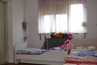 Rodinný dom s garážou, záhradou a ovocnými stromami - 6