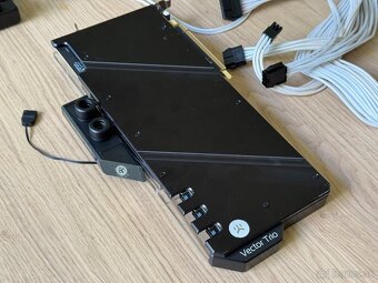 EVGA GeForce RTX 3080 FTW3 ULTRA GAMING 10G - 6