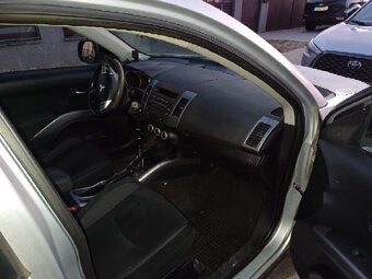 Mitsubishi Outlander - 6