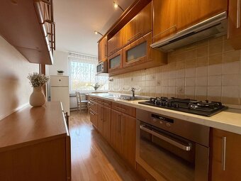 REZERVOVANÉ Na predaj slnečný 3-izbový byt s balkónom na Hli - 6