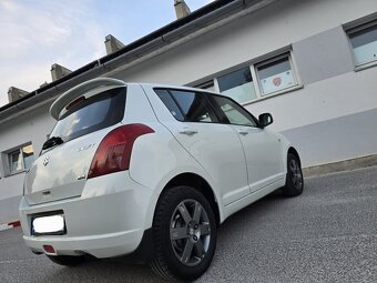 Suzuki Swift 1.3 benzín 4x4 190tisíc km Biela perleť - 6