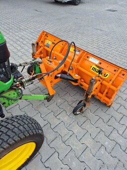 JOHN DEERE malotraktor, zimní údržba, 4x4 - 6