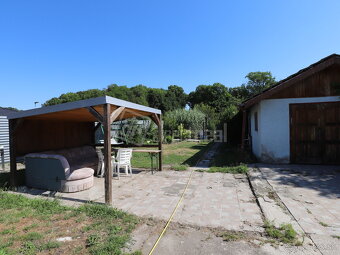 Starší 3 izbový rodinný dom sedliackym štylom na obr… - 6