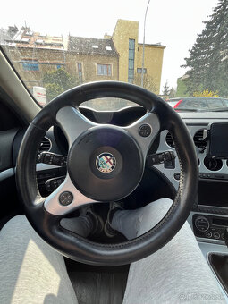 Alfa Romeo 159 Sedan 2.4 JTDm 147 kW, manuál - 6