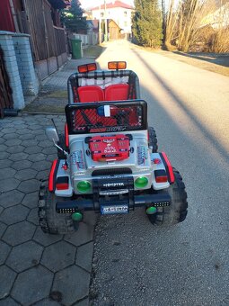 Elektricke autíčko peg perego - 6