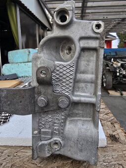 Hlava Bmw N57D30A - 6