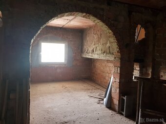 Veľká rozostavaná stavba vhodná ako penzión, ubytovňa - 6