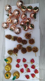 Predám tieto všetky vianočné dekorácie. Cena: 17E - 6