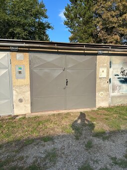 Garáž pod nadjazdom - 6